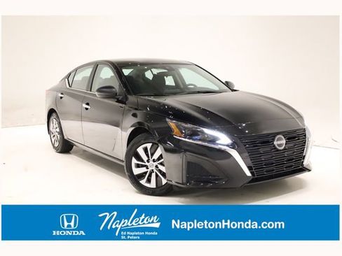 Used 2025 Nissan Altima 2.5 S image 1