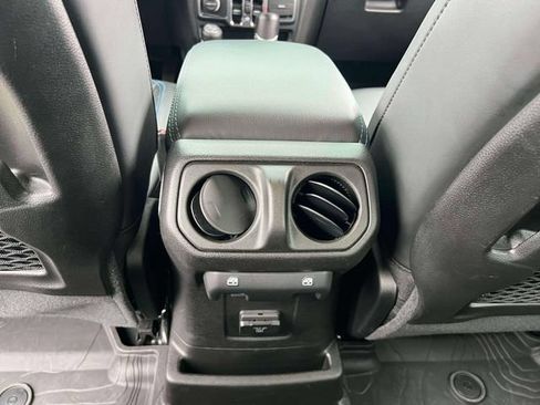 Used 2024 Jeep Wrangler High Altitude AWD/4WD image 28