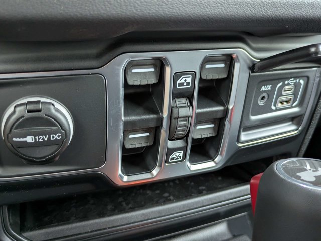 New 2026 Jeep Wrangler Unlimited Sahara AWD/4WD image 25