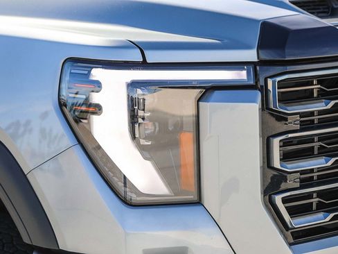 Used 2024 GMC Sierra 2500 AT4 w/ AT4 Premium Plus Package image 8