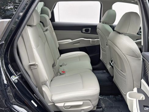 Used 2023 Kia Sorento S w/ Panoramic Sunroof Package FWD image 39