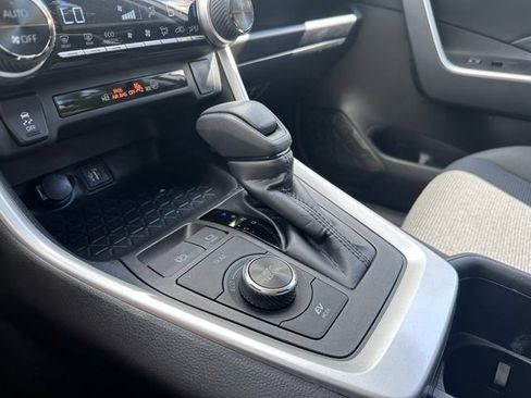 Used 2025 Toyota RAV4 LE AWD/4WD image 15