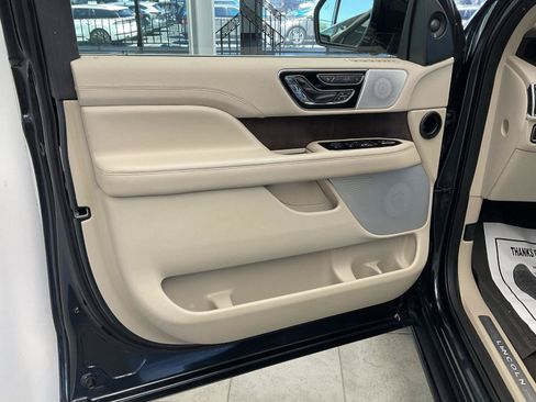 Used 2021 Lincoln Navigator Reserve w/ Luxury Package AWD/4WD image 9