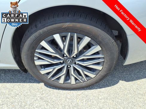 Used 2024 Nissan Altima 2.5 SV FWD image 11
