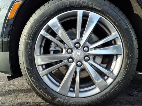 Certified 2025 Cadillac XT5 Premium Luxury image 9