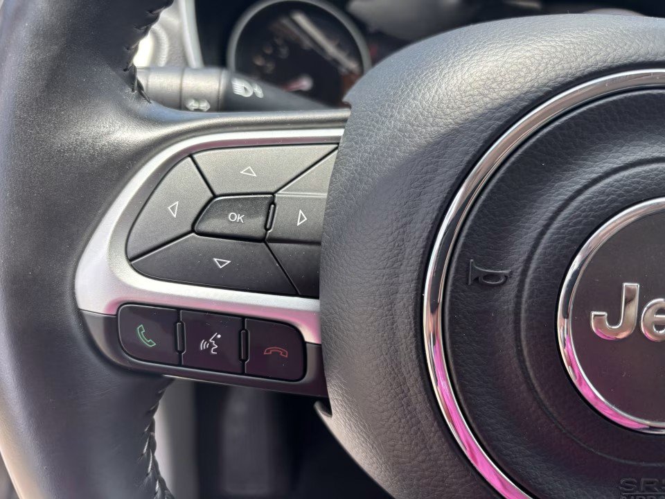 Used 2018 Jeep Compass Latitude w/ Popular Equipment Group FWD image 19