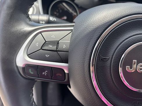 Used 2018 Jeep Compass Latitude w/ Popular Equipment Group FWD image 19