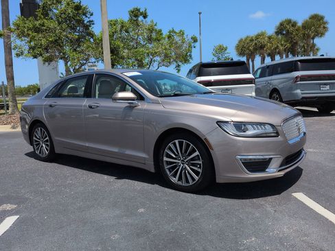 Used 2019 Lincoln MKZ Reserve FWD image 2