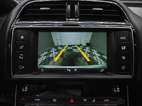 Used 2017 Jaguar XE Prestige RWD image 28