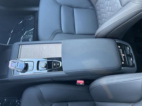 Used 2025 Volvo XC90 B5 Plus image 26