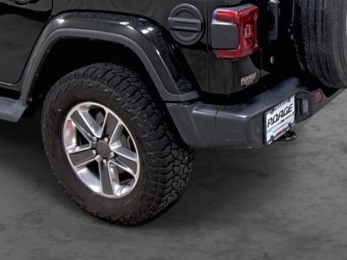 Used 2019 Jeep Wrangler Unlimited Sahara w/ Safety Group AWD/4WD image 9
