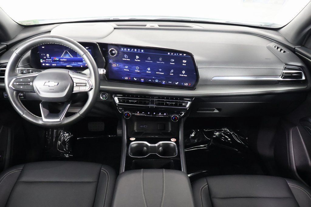 Used 2025 Chevrolet Traverse LT AWD/4WD image 8