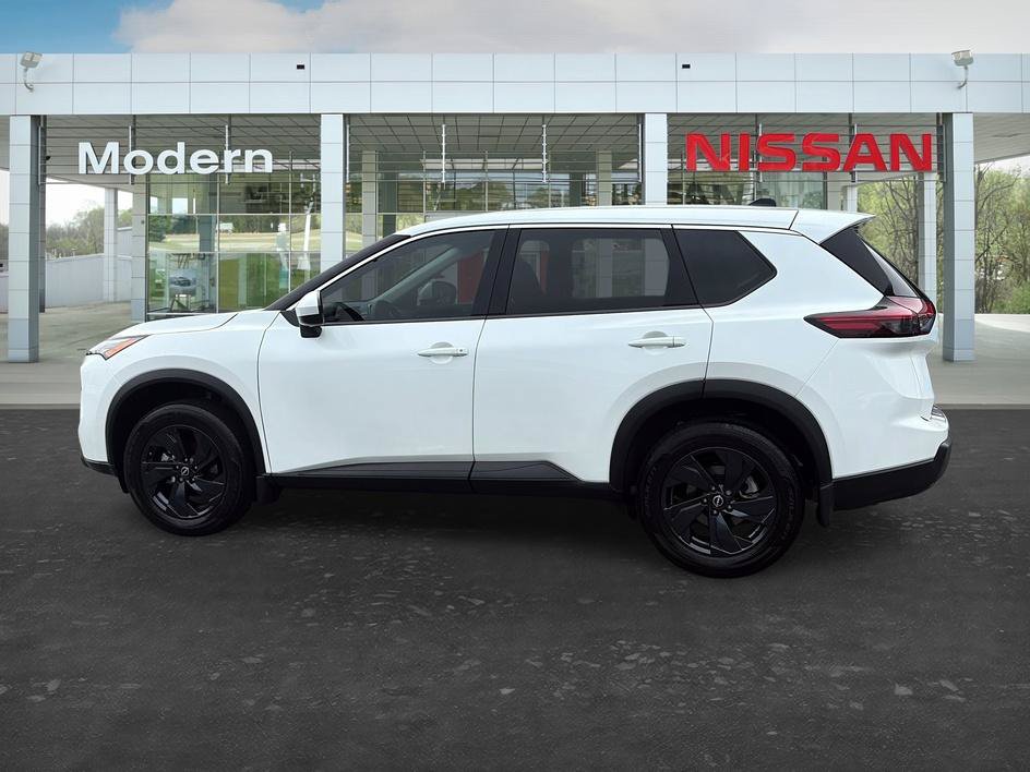 Certified 2026 Nissan Rogue SV FWD image 2