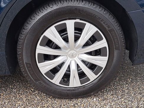 Certified 2019 Toyota Camry LE image 5