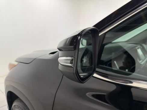 Used 2016 Toyota Highlander XLE AWD/4WD image 9