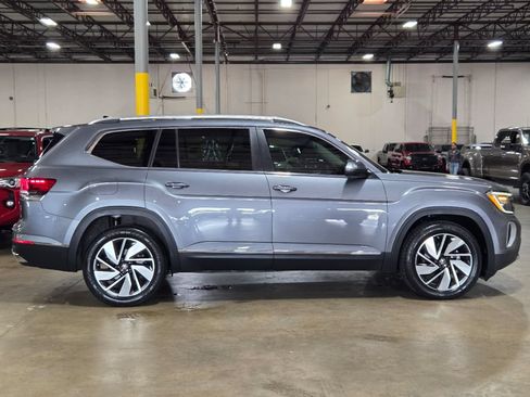Used 2024 Volkswagen Atlas SEL AWD/4WD image 5