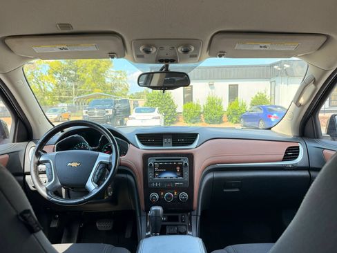 Used 2017 Chevrolet Traverse LT w/ Style and Technology Package FWD image 14
