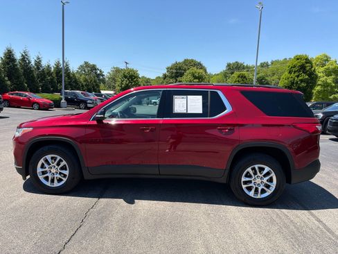 Used 2019 Chevrolet Traverse LT FWD image 2