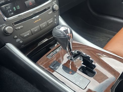 Used 2011 Lexus IS 350C w/ Luxury Pkg RWD image 23