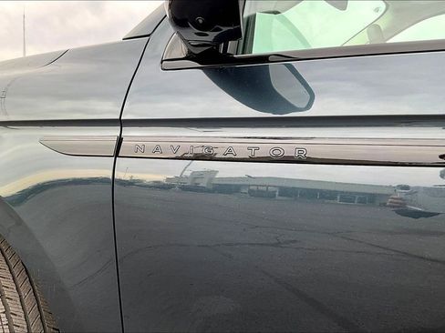 New 2026 Lincoln Navigator L Reserve w/ Jet Appearance Package image 9