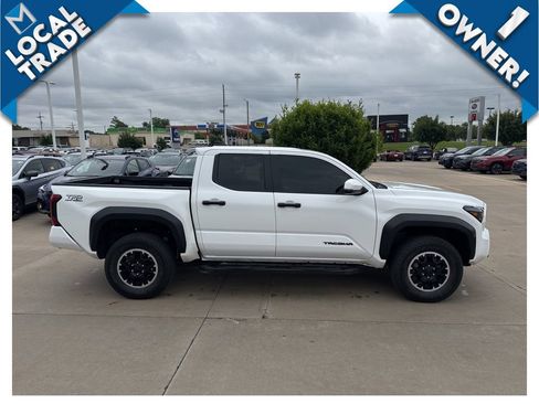 Used 2024 Toyota Tacoma TRD Off-Road w/ TRD Off Road Upgrade Package AWD/4WD image 4