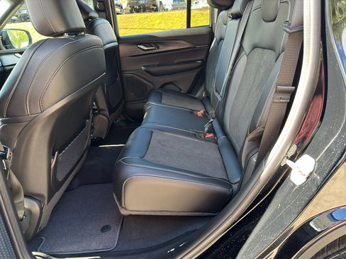 New 2025 Jeep Grand Cherokee Altitude image 20