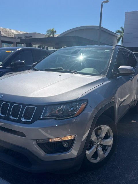 Used 2018 Jeep Compass Latitude FWD image 1