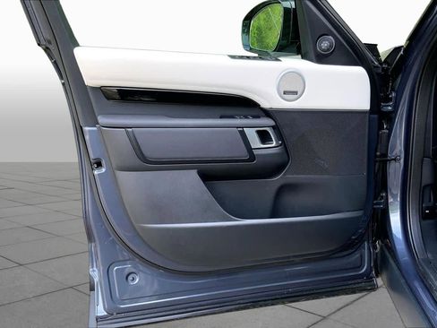 Used 2025 Land Rover Discovery S AWD/4WD image 20