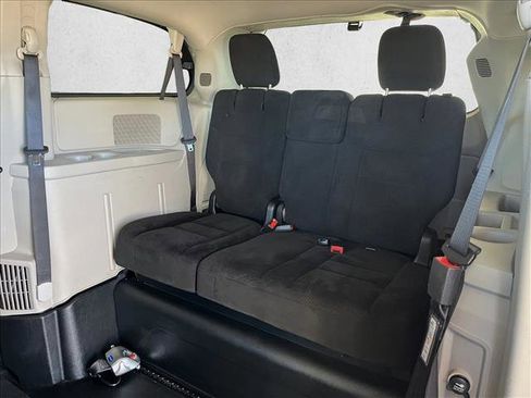 Used 2015 Dodge Grand Caravan SXT image 17