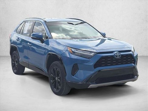 Used 2023 Toyota RAV4 SE AWD/4WD image 3