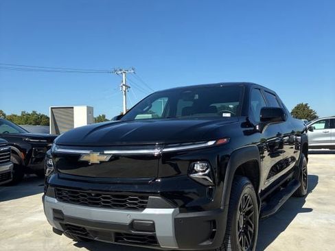 Used 2026 Chevrolet Silverado EV LT image 6