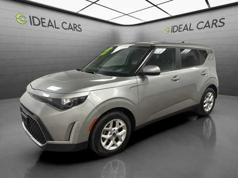 Used 2023 Kia Soul LX w/ LX Technology Package FWD image 1