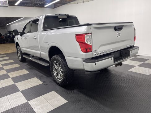 Used 2018 Nissan Titan SV w/ SV Convenience Package AWD/4WD image 2