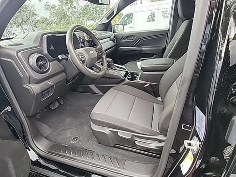 Used 2025 Chevrolet Colorado W/T w/ Advanced Trailering Package AWD/4WD image 5