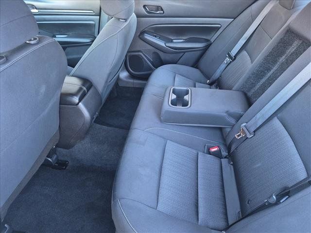 Used 2025 Nissan Altima 2.5 SV FWD image 17