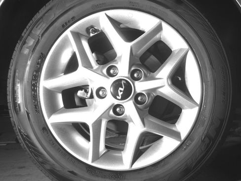 Used 2025 Kia Soul LX w/ LX Technology Package FWD image 22