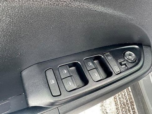 Used 2022 Hyundai Venue SEL w/ Cargo Package image 19