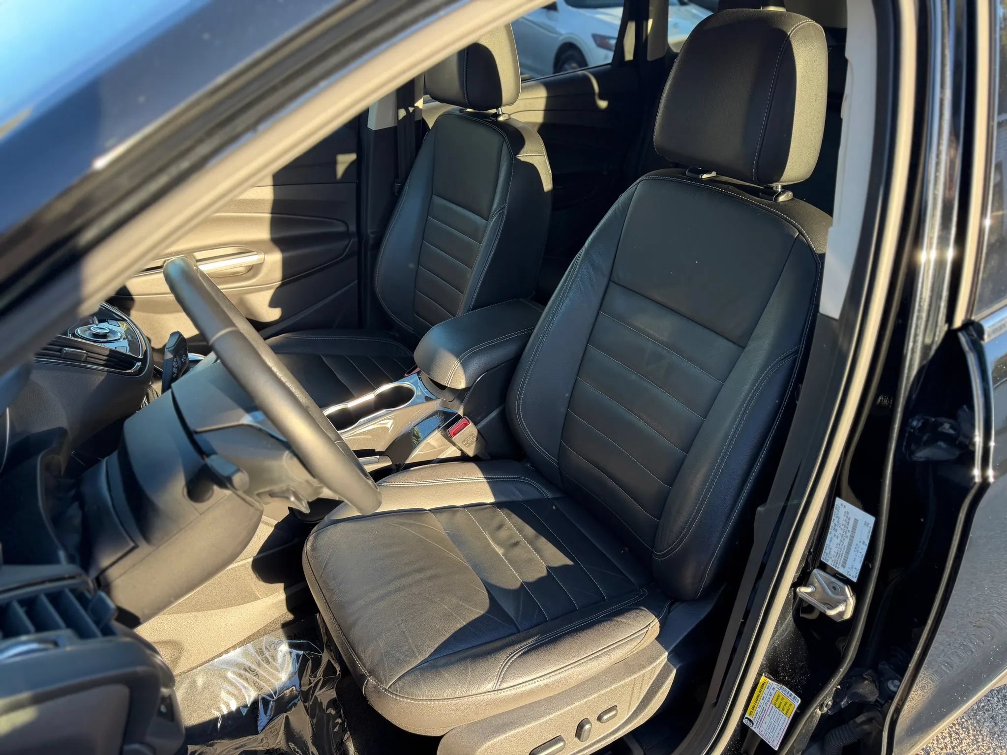 Used 2016 Ford Escape Titanium w/ Equipment Group 301A AWD/4WD image 18