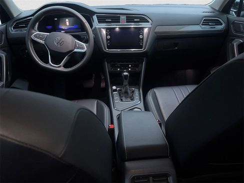 Certified 2023 Volkswagen Tiguan SE image 10