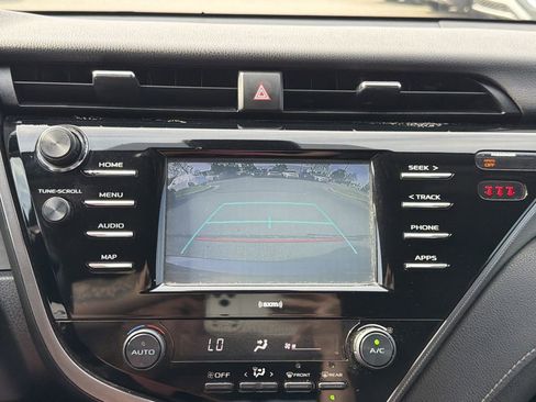 Used 2020 Toyota Camry SE image 27