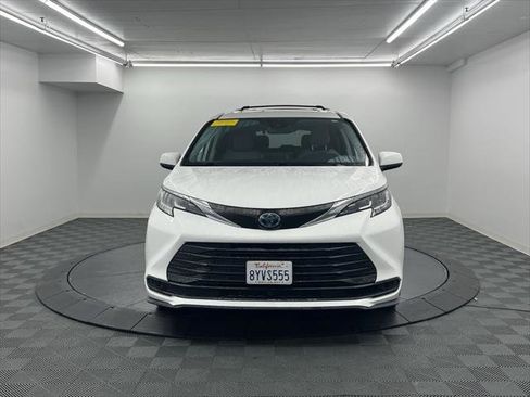 Certified 2021 Toyota Sienna LE image 5
