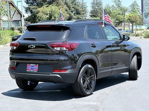 New 2026 Chevrolet TrailBlazer LT w/ Midnight Edition FWD image 4