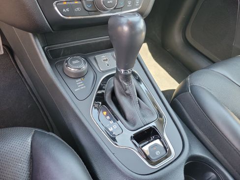 Used 2023 Jeep Cherokee Altitude Lux AWD/4WD image 12