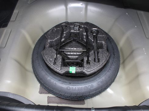 Used 2024 Hyundai Elantra SE image 9