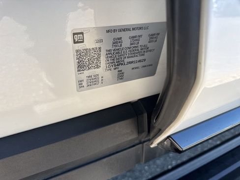 Used 2024 Cadillac Escalade ESV Sport w/ Touring Package image 41