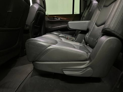 Used 2019 Cadillac Escalade ESV Luxury AWD/4WD image 54