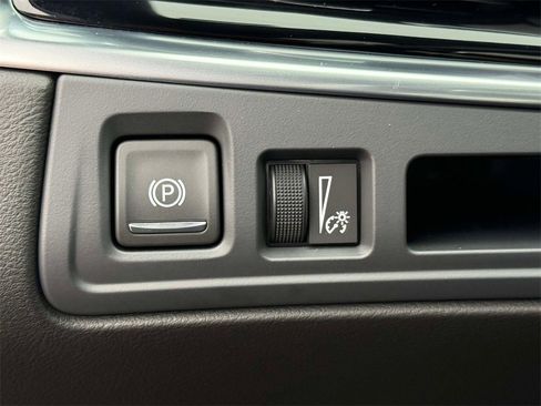 Used 2024 Cadillac XT6 Sport image 30