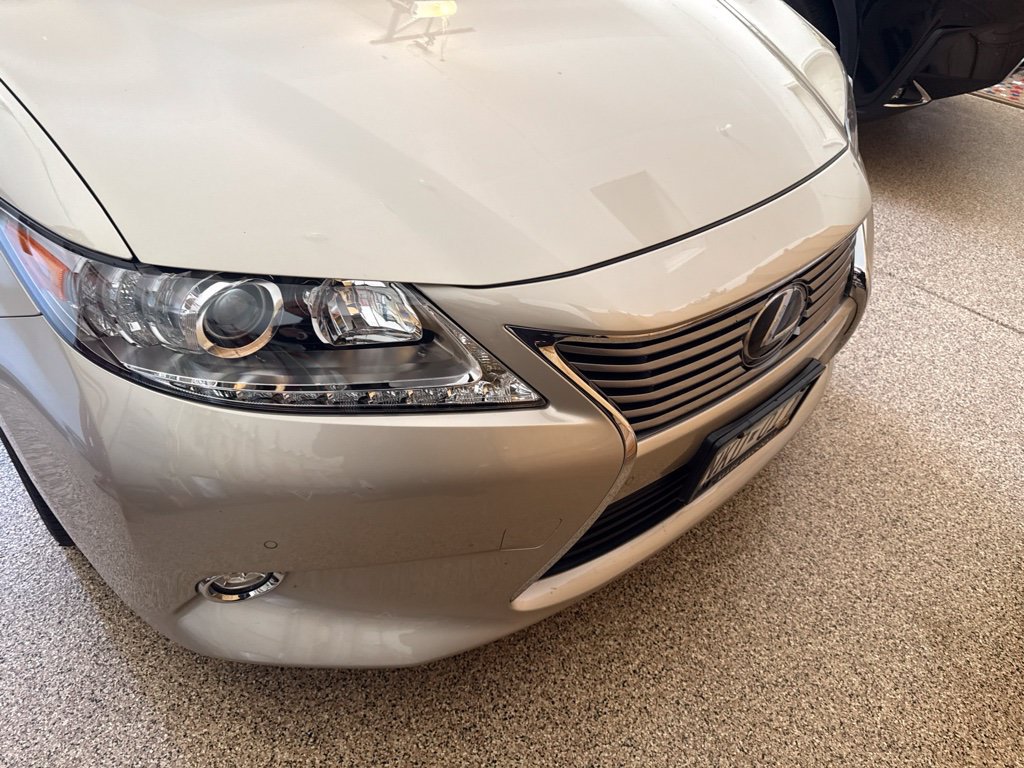 Used 2015 Lexus ES 350 w/ Ultra Luxury Package FWD image 3
