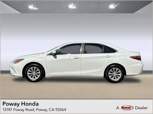 Used 2017 Toyota Camry LE FWD image 1
