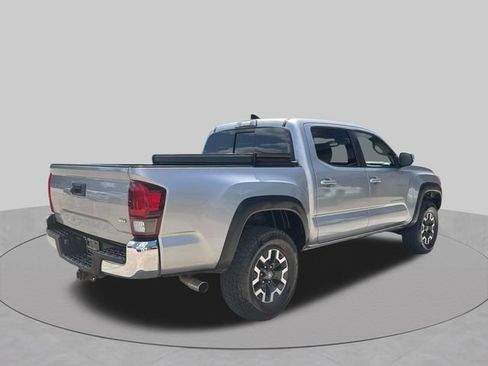 Used 2018 Toyota Tacoma TRD Off-Road AWD/4WD image 5